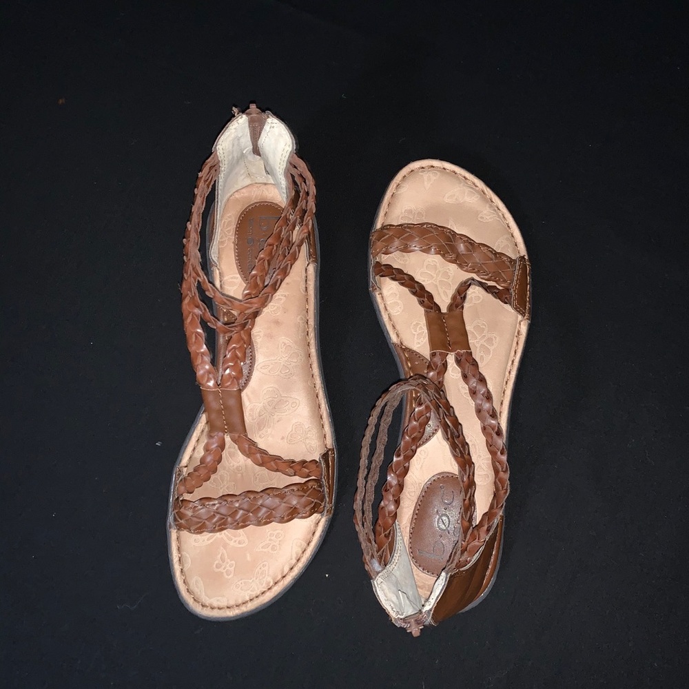b•o•c brown leather rear zipper sandal